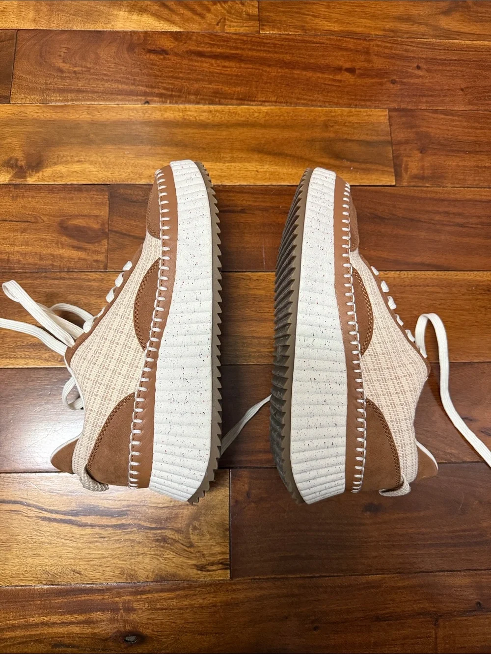 Universal Thread casual athletic